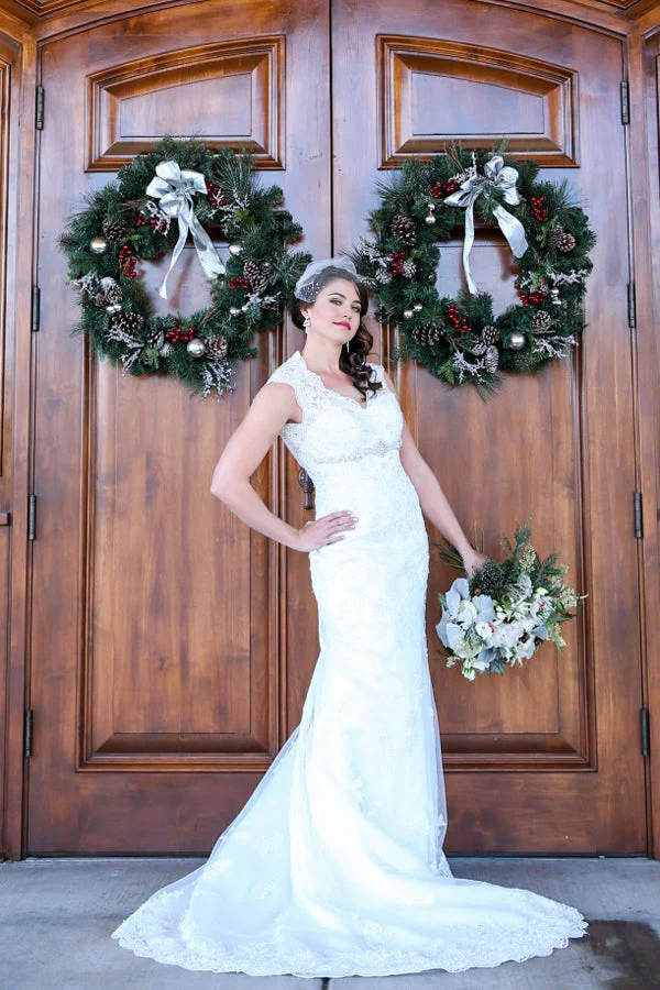 Vestido de novia con cola de sirena, apliques y abalorios